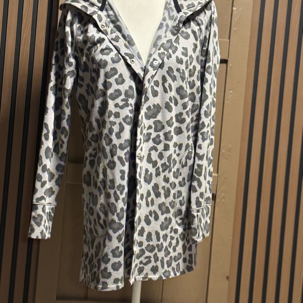 Cuddl Duds Black and White Comfortwear hooded jacket with snap buttons